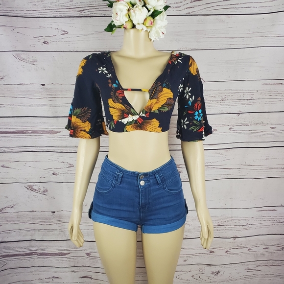 small sexy crop top ( 5 for $20 ) - Picture 4 of 7